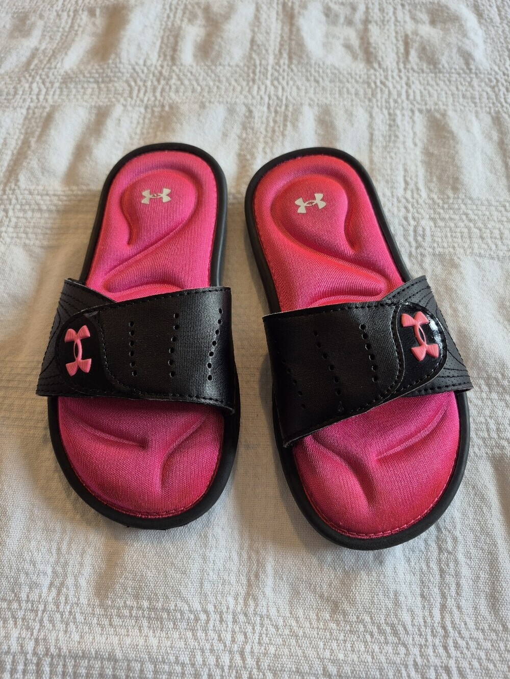 Under Armour girls size 13 Igmite IX memory foam adjustable slides pink & black